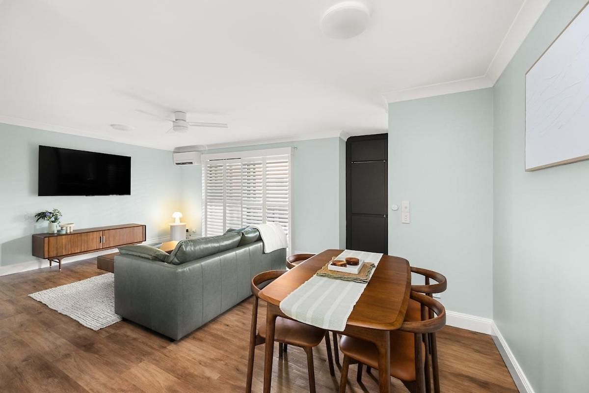 Spacious 2br Stay, Parking Pool & Balcony Apartment