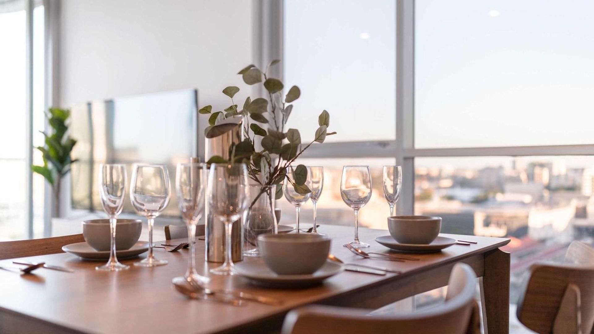 Apartment Stylish 2br With Water Views In South