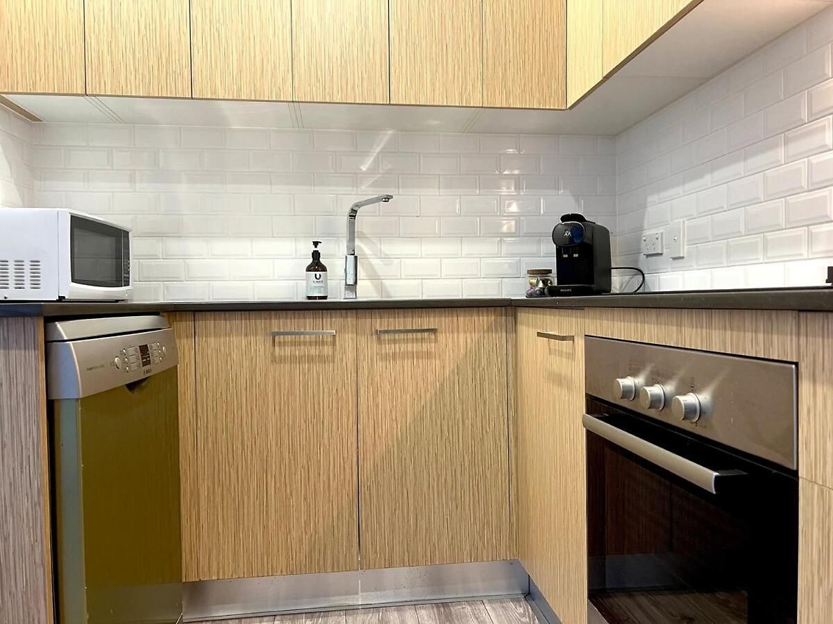 Apartment Cannon Hill 2br Retreat With Patio & Parking Brisbane