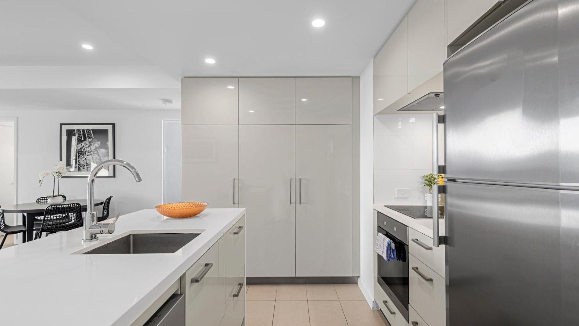 Spacious 3br Near Stadium W Views, Pool And Car Park Apartment Brisbane