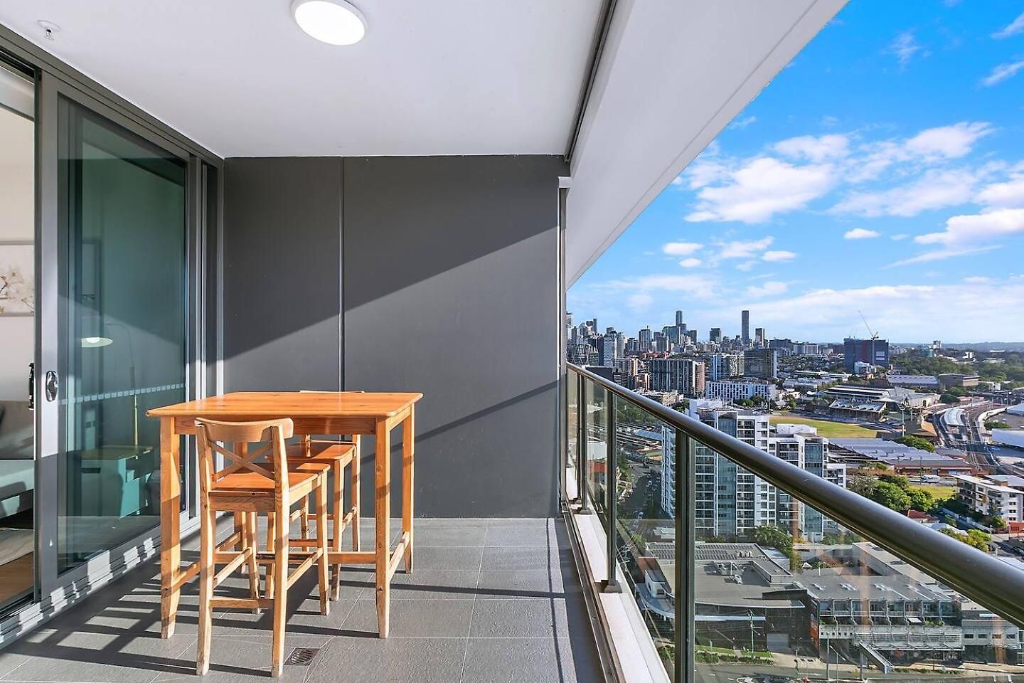 Apartment Windward - Inner-city Skyline With Pool Access *