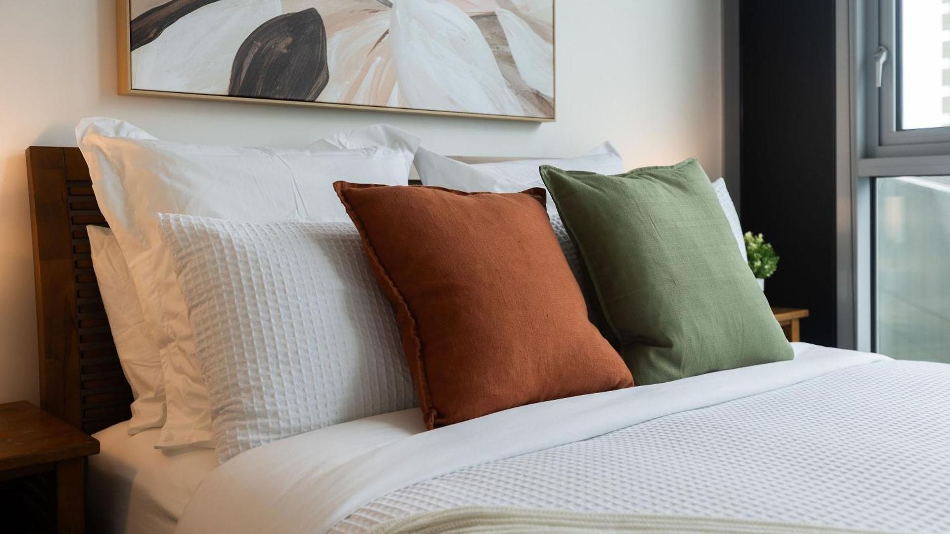 Apartment Portside Luxe Retreat 2br Free Parking & Pool