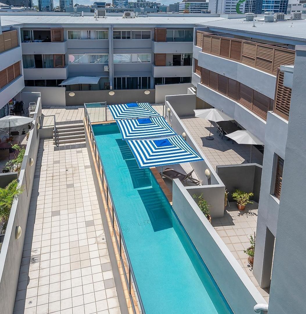 Apartment Huge Courtyard With Free Parking - Walk To Hsw, St And Valley Mall