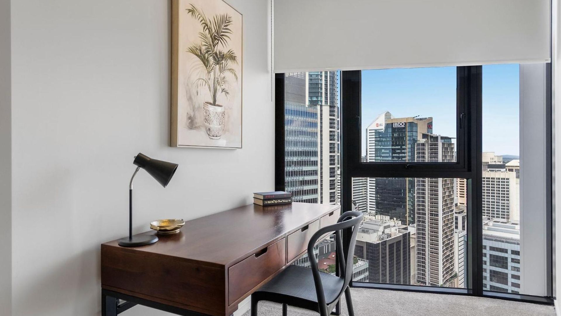 Luxury Sky-high Cbd With Pool, Gym, Parking Brisbane