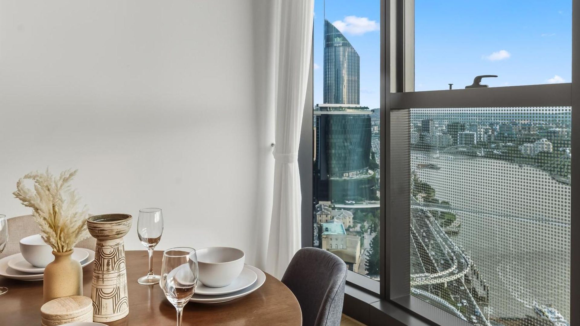 2b2b High Floor With Riverview & Parking Brisbane
