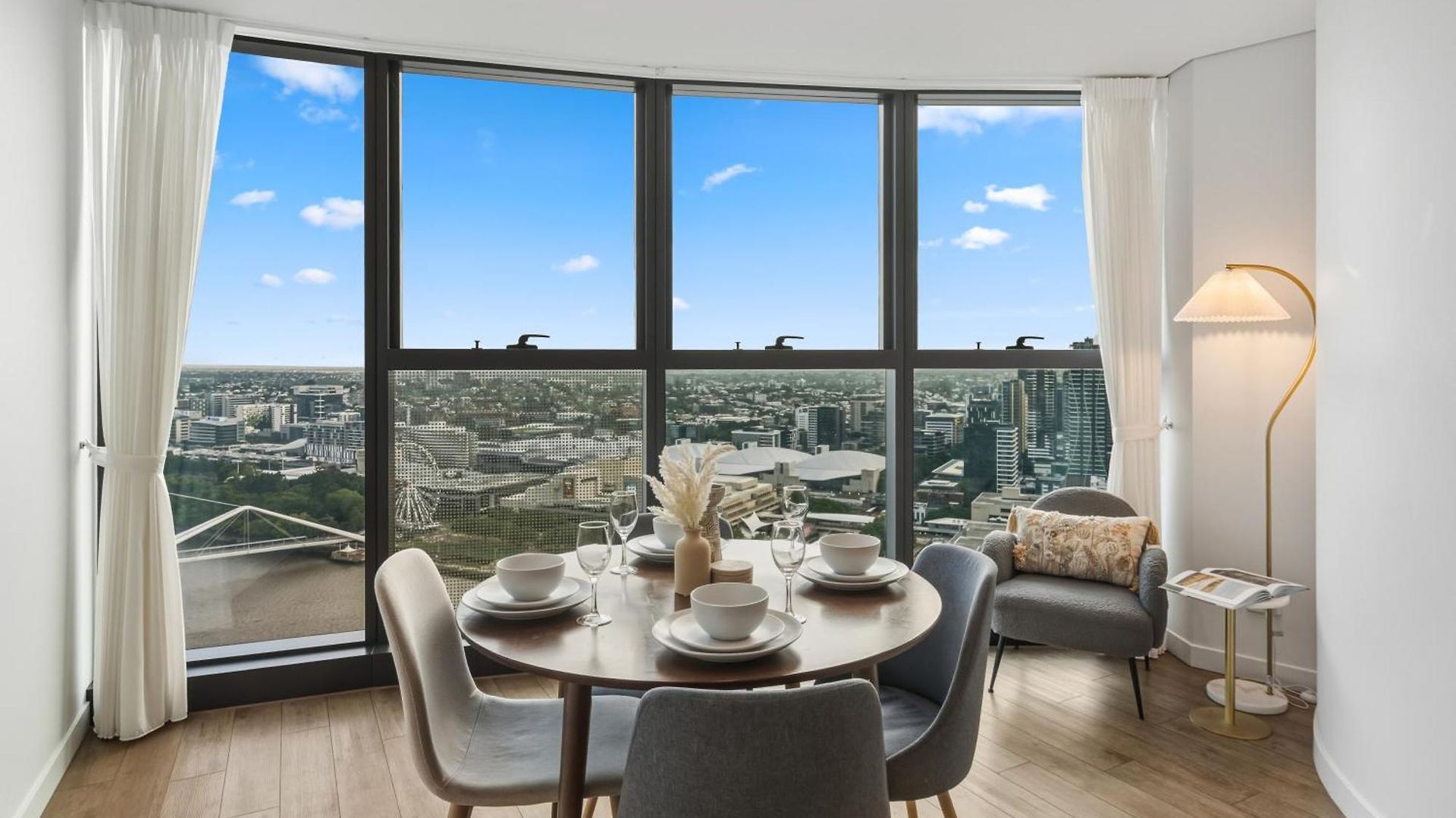 2b2b High Floor With Riverview & Parking Apartment *