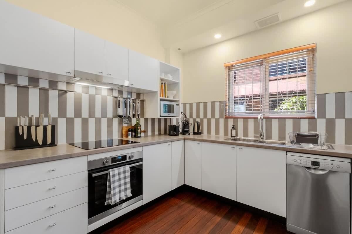 Apartment Art Deco Elegance In New Farm