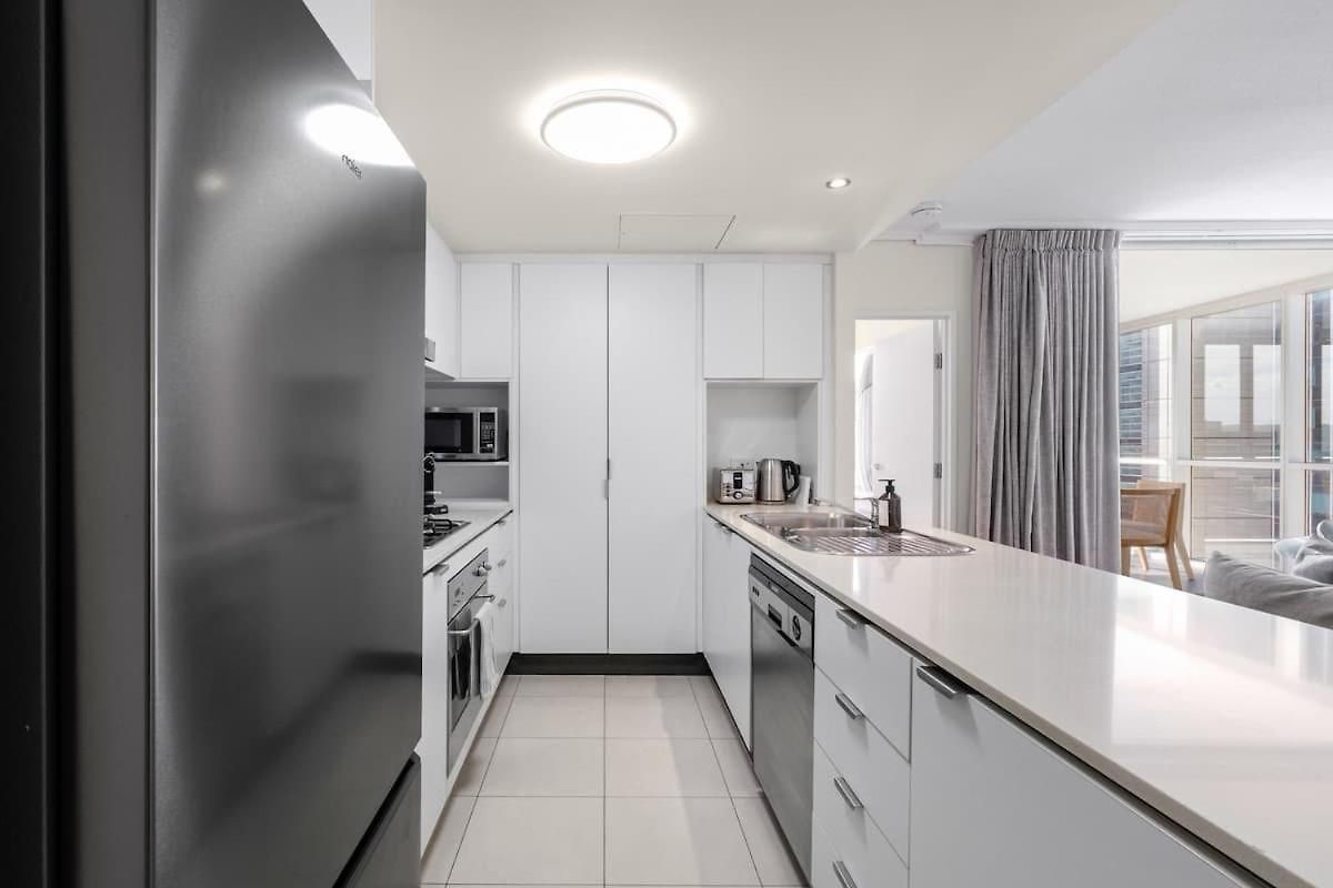 Escape 2bed-2bath-1car-pool-views - Cbd Apartment