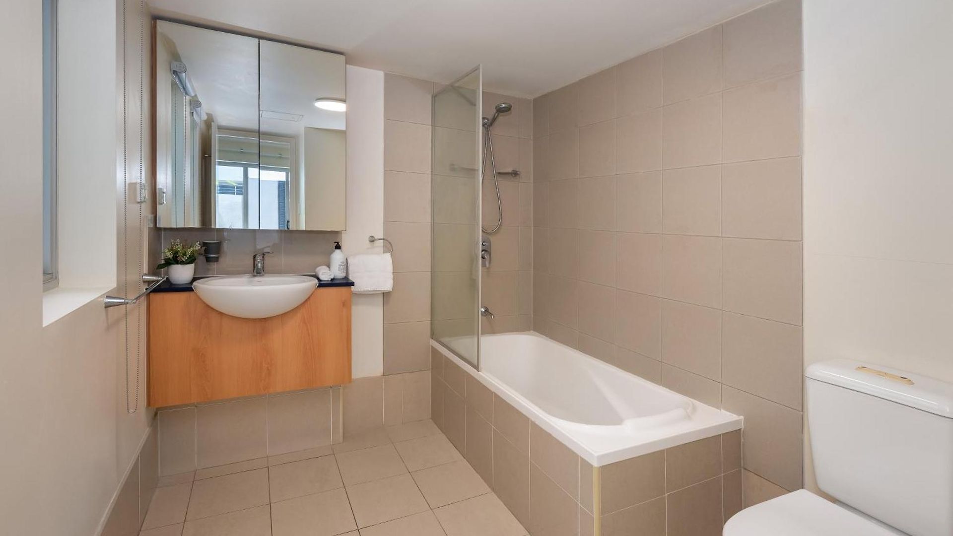 Huge Terrace With Free Parking In The Heart Of Fortitude Valley Apartment Brisbane