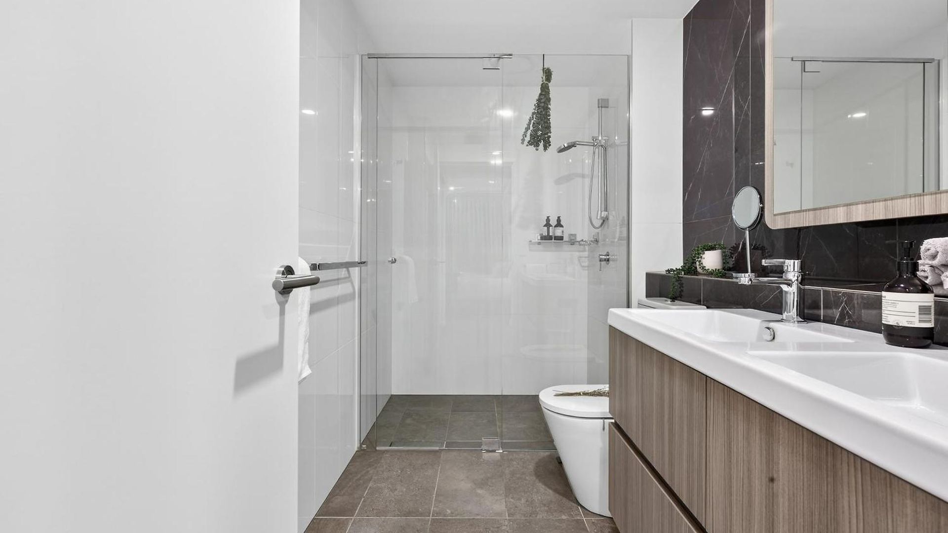 Apartment 31f Premium 3br Skyline River Views One *