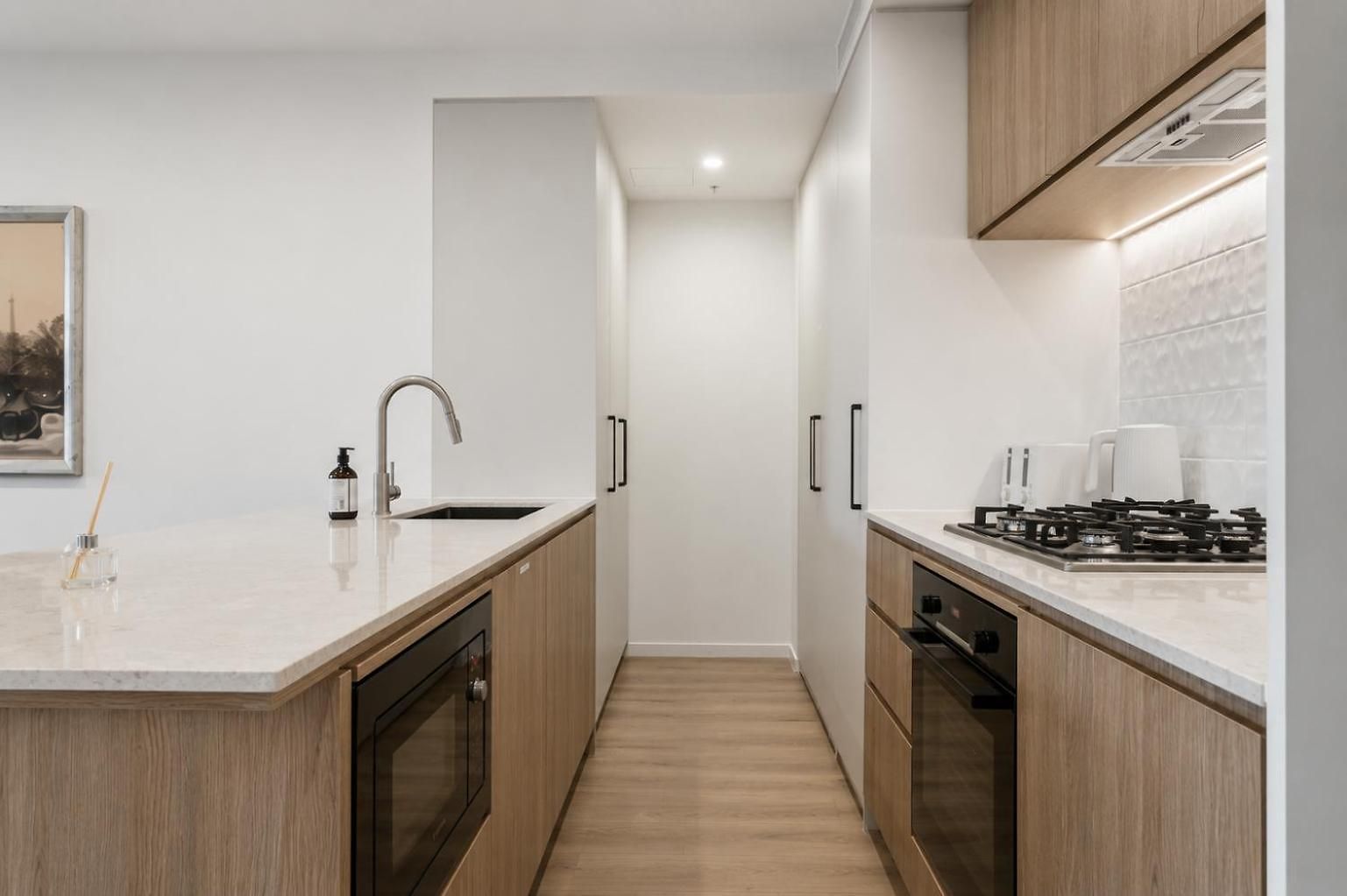 Riverside Modern 2br East With Parking Brisbane