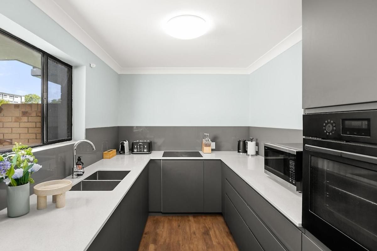 Apartment Spacious 2br Stay, Parking Pool & Balcony *