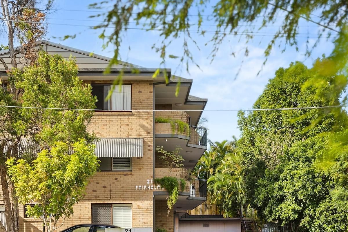 Spacious 2br Stay, Parking Pool & Balcony Apartment Brisbane