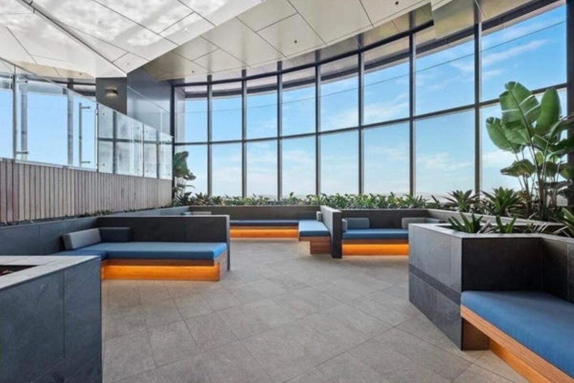 Sky-high Luxury On 50th Floor Breathtaking Views By Stylish Brisbane