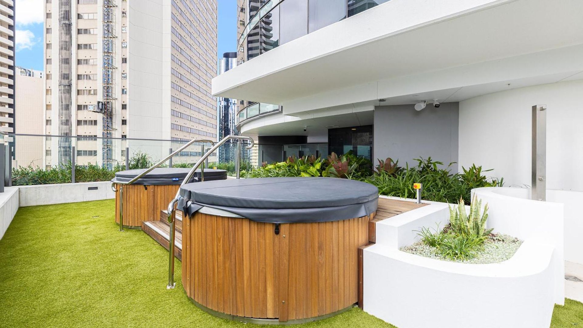 3 Bedroom Luxury In The Sky * Brisbane