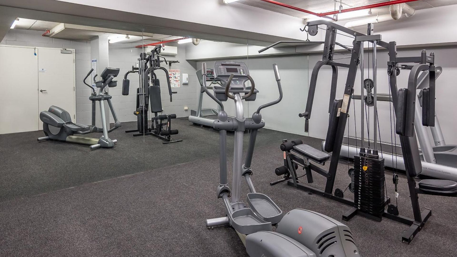Apartment Huge Courtyard With Free Parking - Walk To Hsw, St And Valley Mall Brisbane