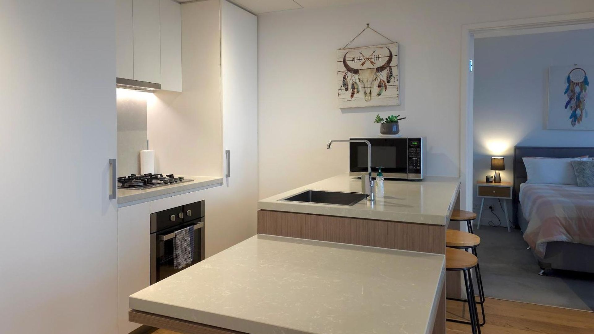 Alfred Street Retreat - 2Br With Parking A Pool & Gym Apartment *