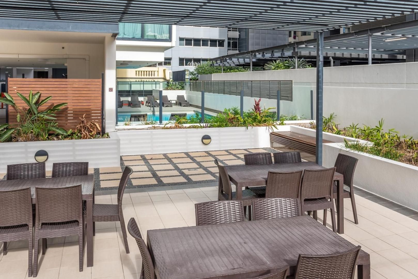 Modern 2br In Cbd | Pool | Gym | Parking Apartment