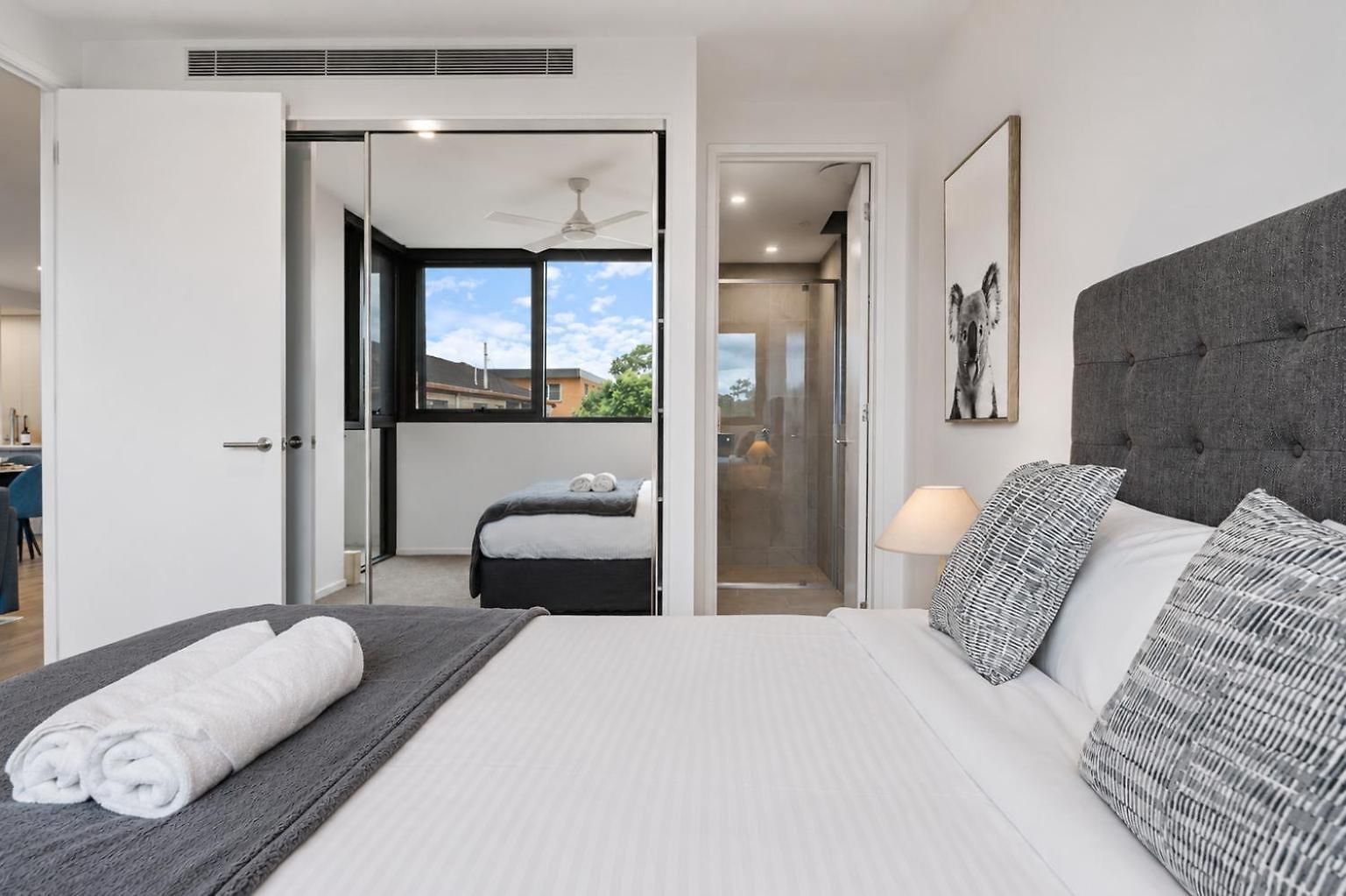 Riverside Modern 2br East With Parking Apartment Brisbane