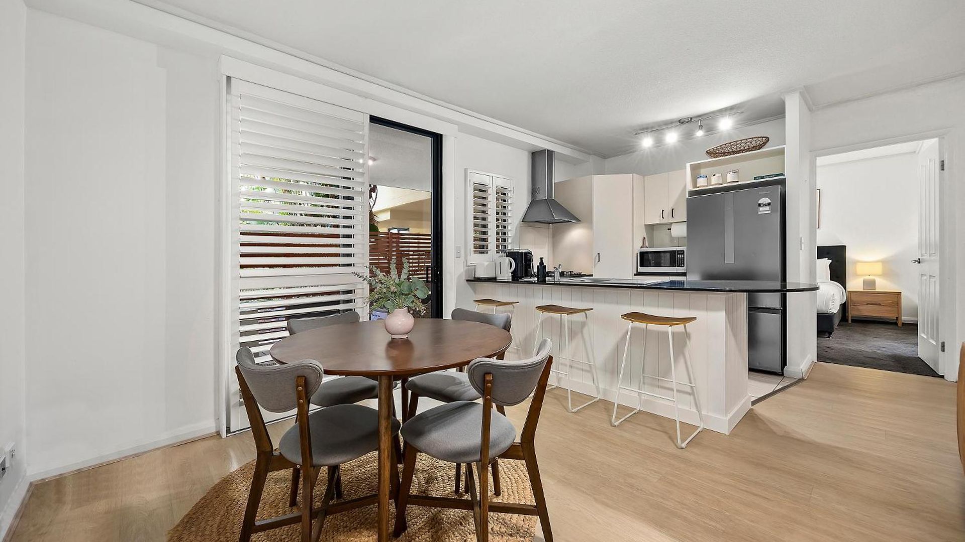 Resort-style 3br River And Hosp Parking And Pool Apartment Brisbane
