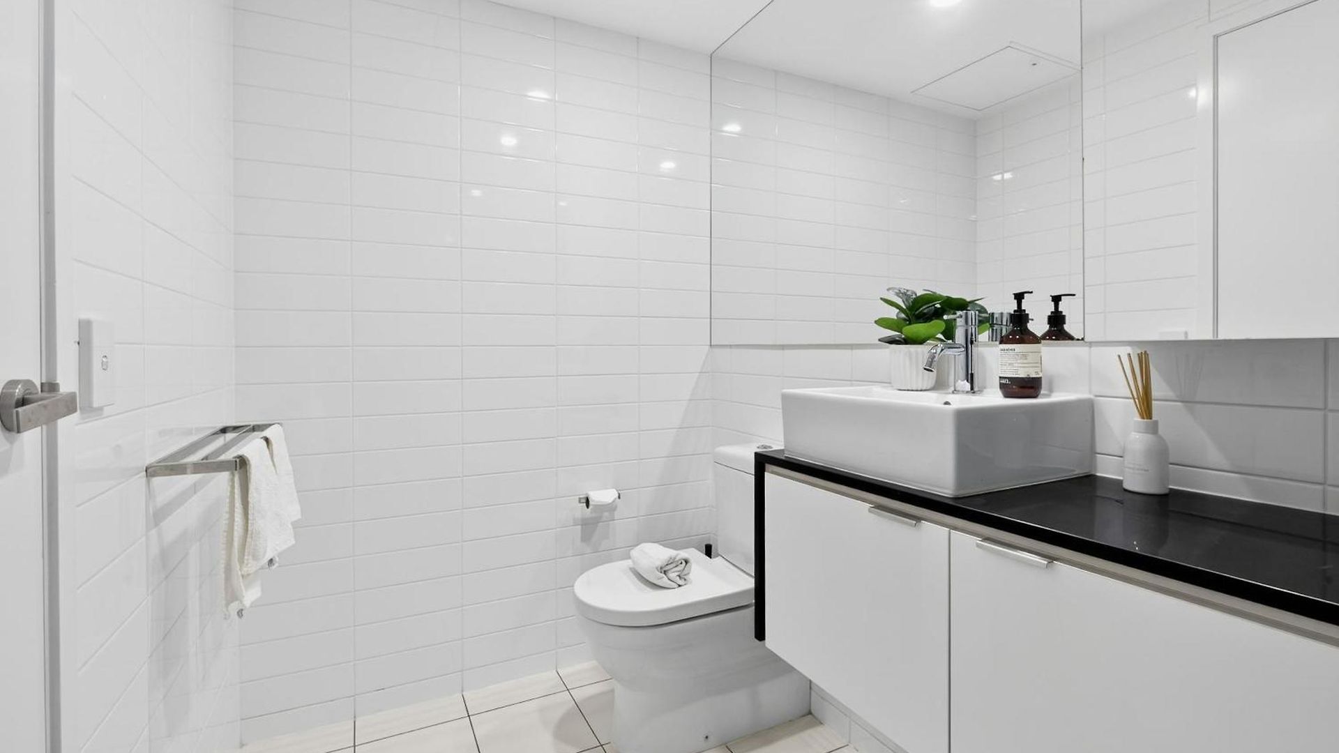 Luxury 2bed2bath With Pool, Parking, Gym And Views Brisbane