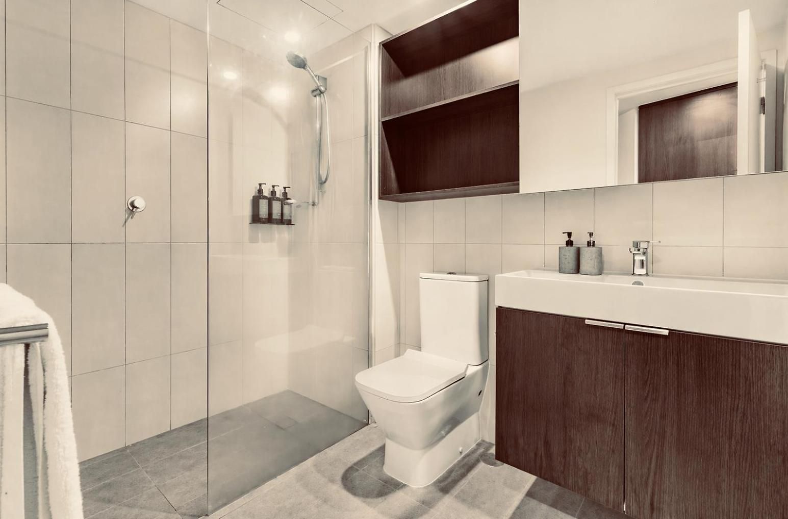 Luxury Riverside Retreat, Infinity Pool, Free Parking Apartment Brisbane