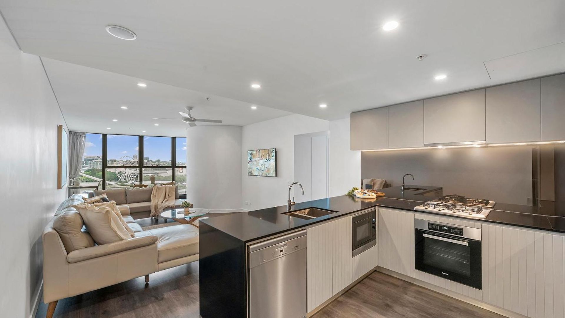 One Sky - Sleep 6 - Pools Cinema Sauna Gym Free Parking Apartment *