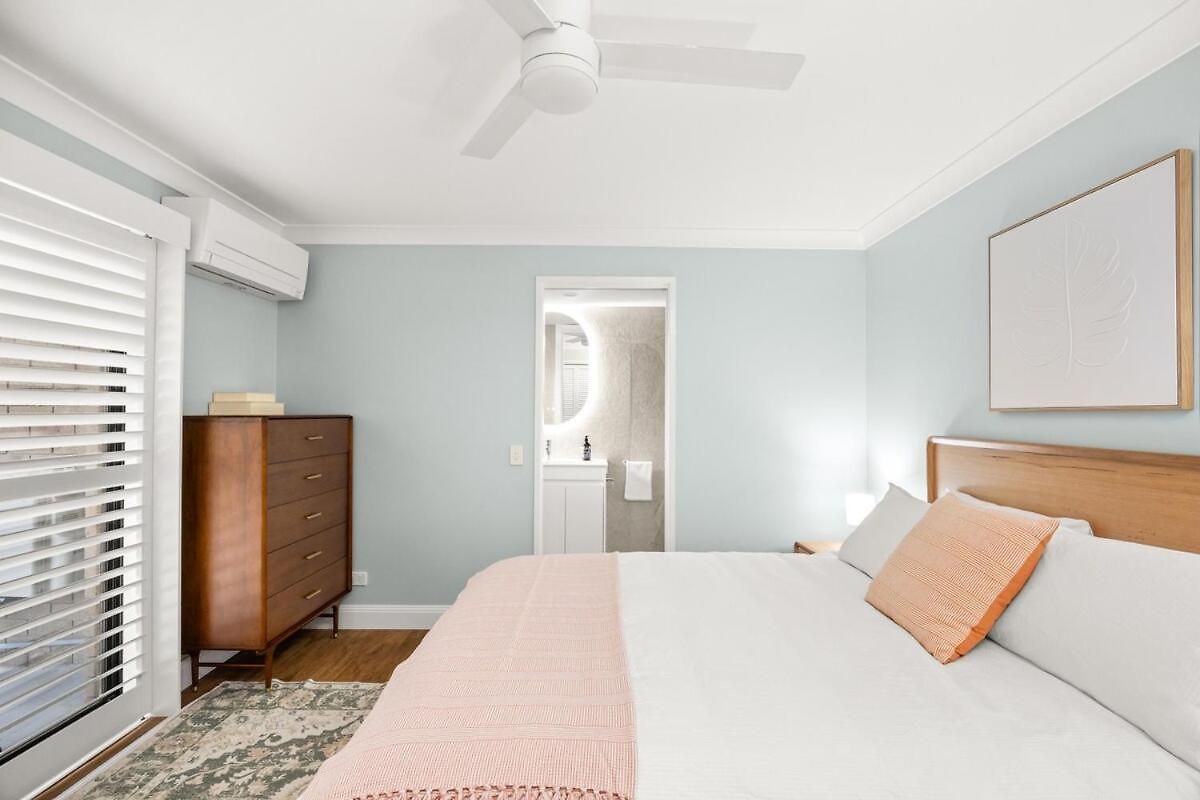 Spacious 2br Stay, Parking Pool & Balcony Apartment