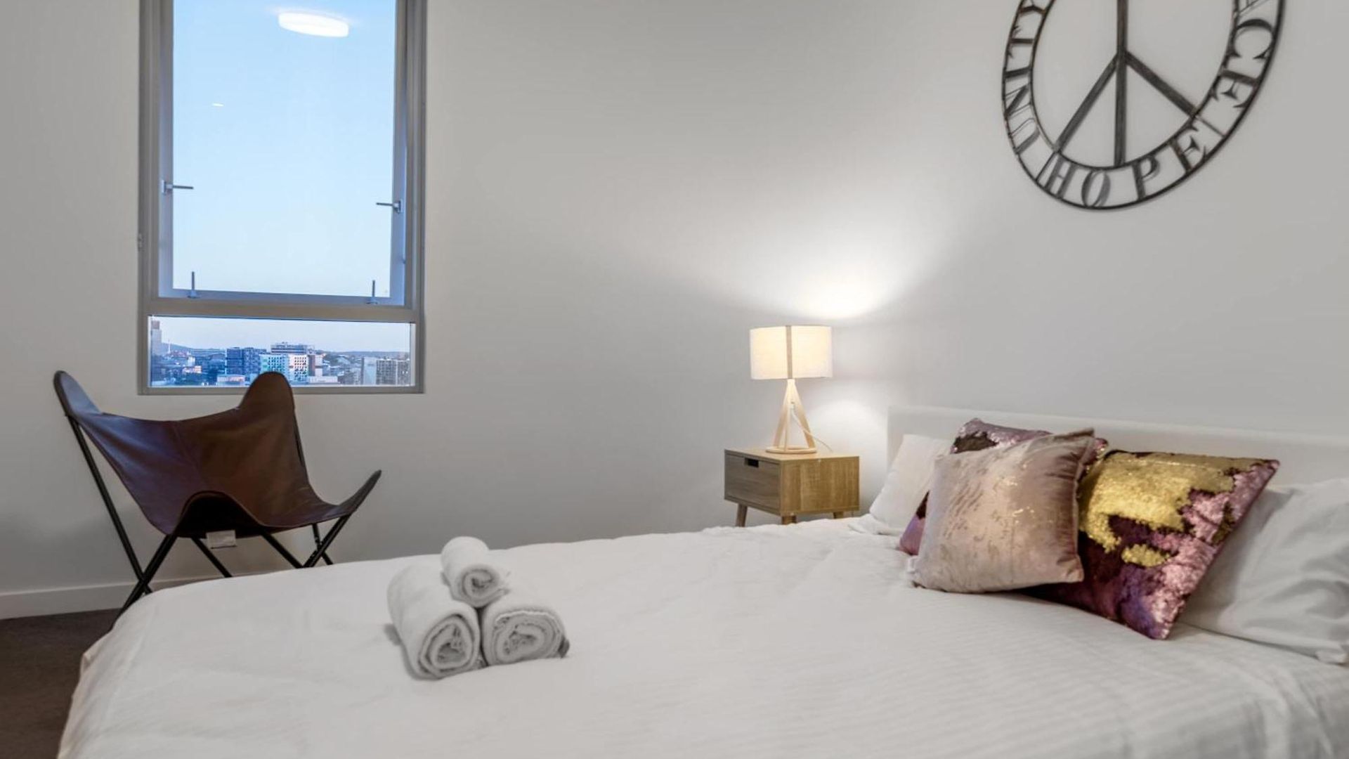 Apartment Stylish 2br With Water Views In South