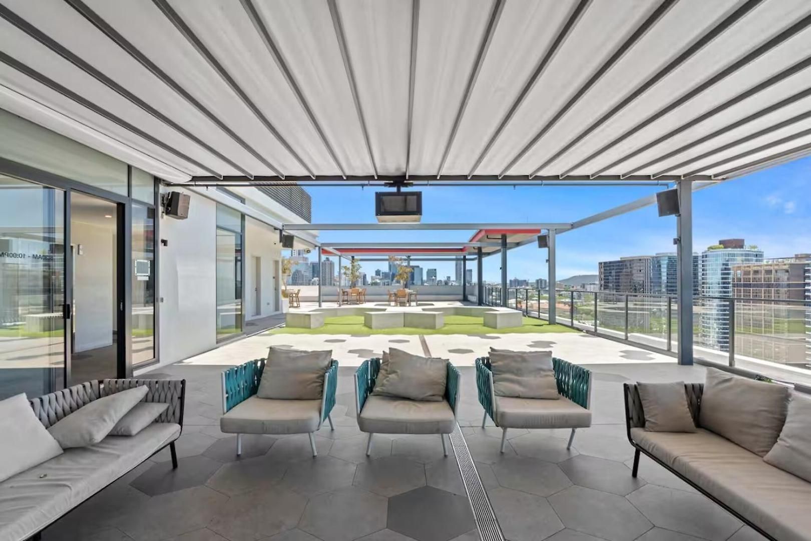 Apartment Luxury High-floor 1br Retreat With Balcony Brisbane