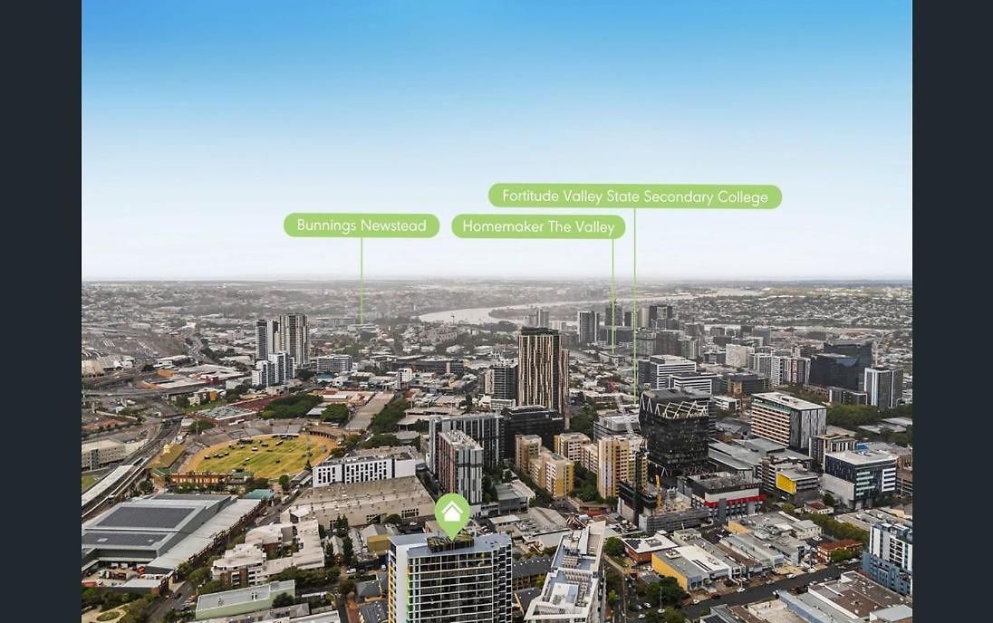 Apartment Penthouse Sleeps 8 - Cbd Views - Pools- Games - Baby *