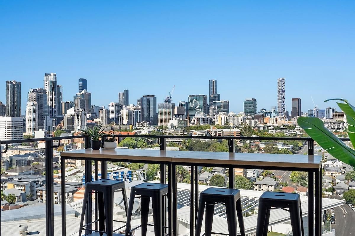 Penthouse Sleep 6 - Cbd Views - Pools - Games - Baby Brisbane