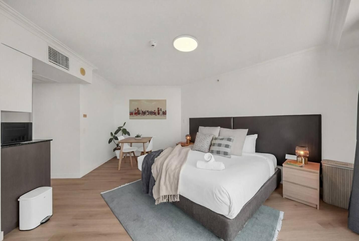 Modern Cbd W/ Balcony Views | Pool & Gym