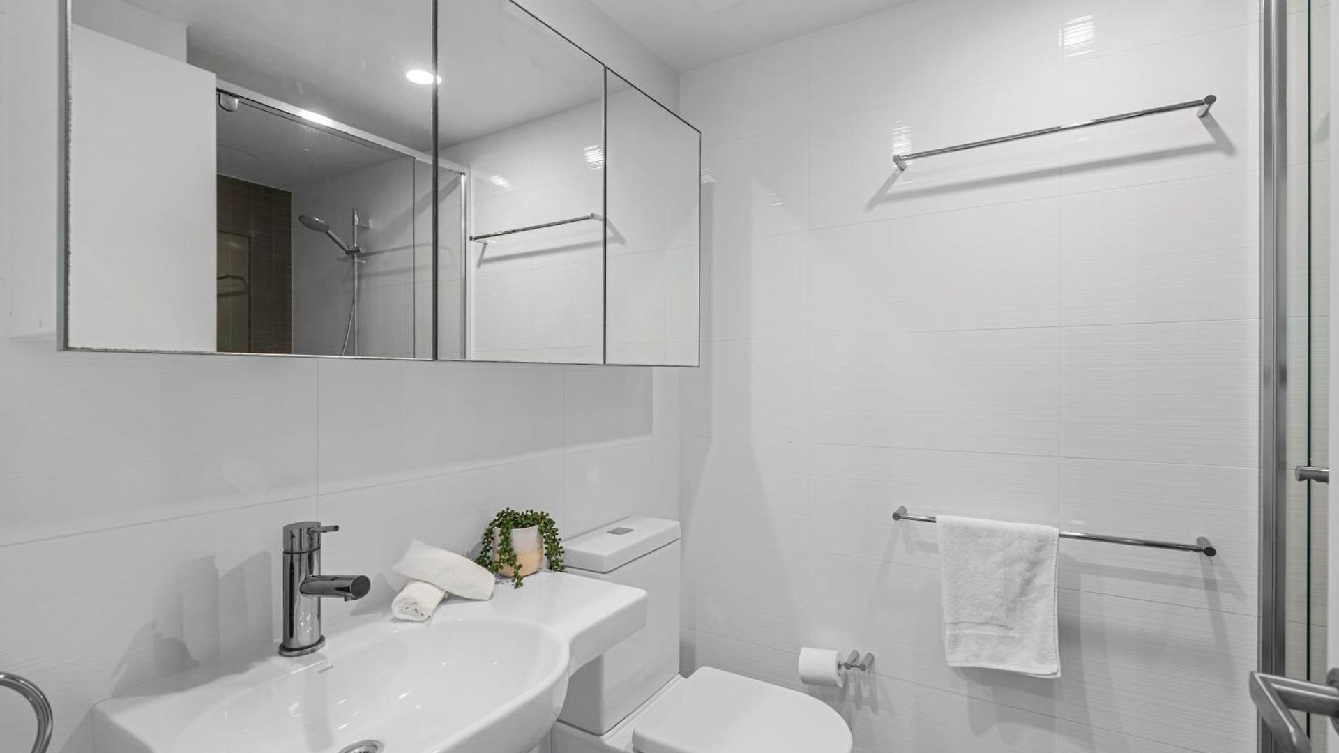 Spacious 3br Near Stadium W Views, Pool And Car Park Brisbane