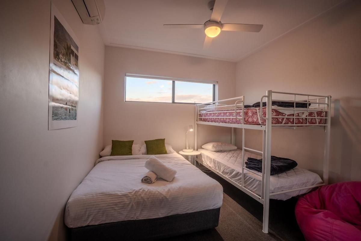 Sleeps 8 Near Uq 10 Mins Cbd Dual Living Apartment