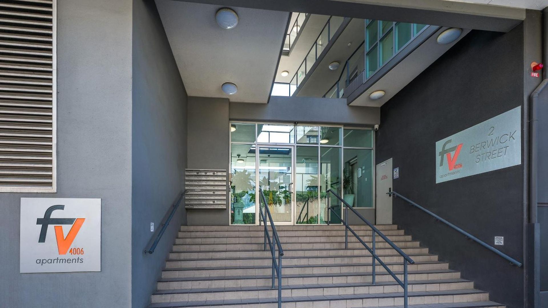 Apartment Huge Courtyard With Free Parking - Walk To Hsw, St And Valley Mall Brisbane