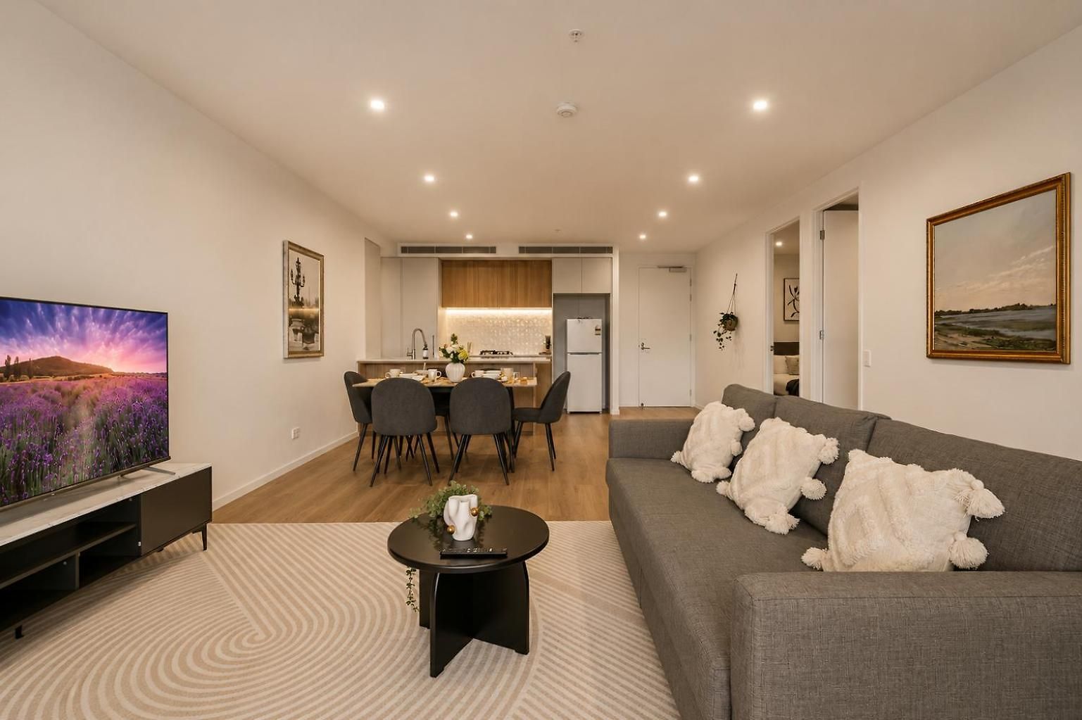 Riverside Modern 2br East With Parking * Brisbane