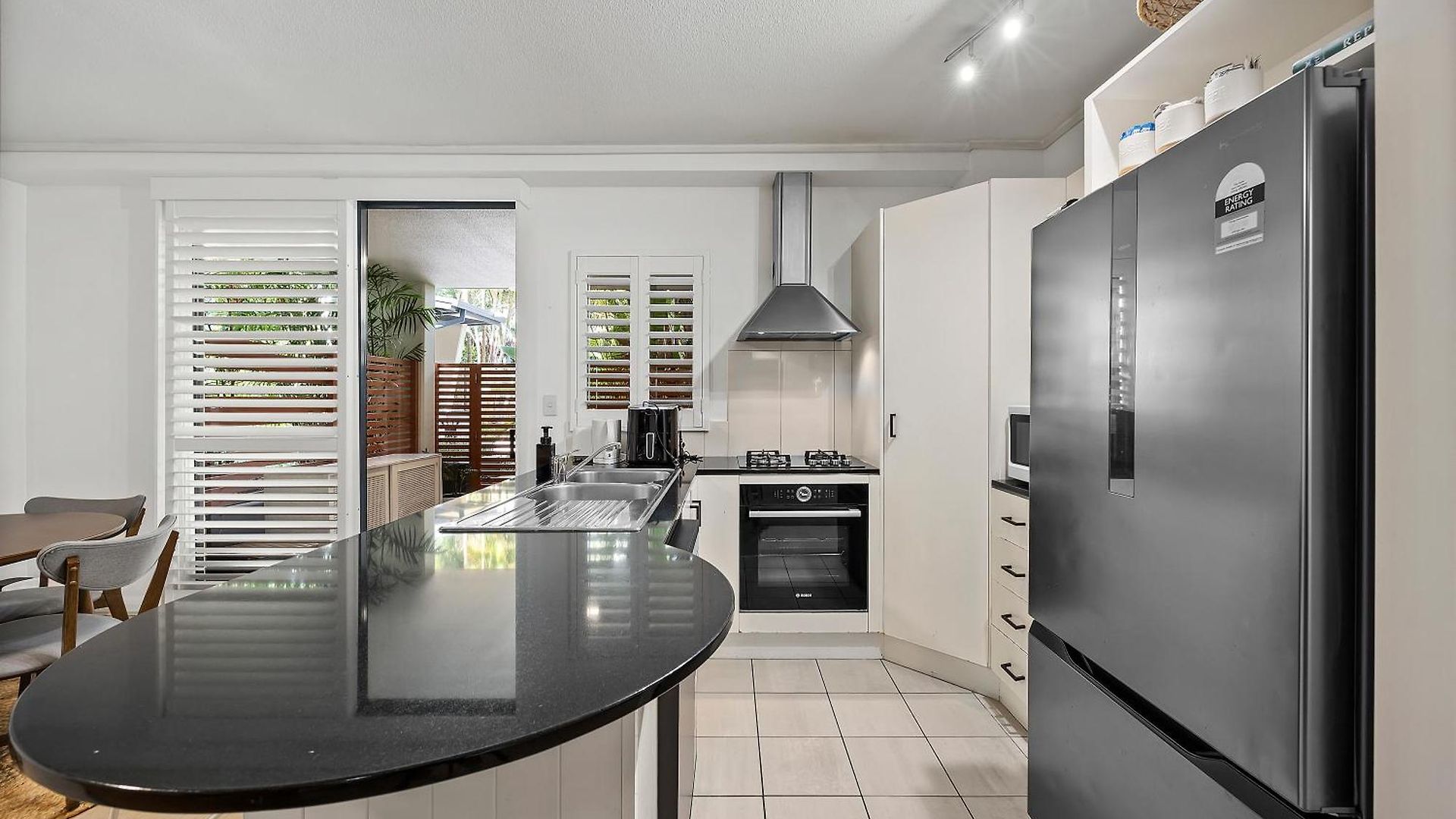 Resort-style 3br River And Hosp Parking And Pool Apartment Brisbane