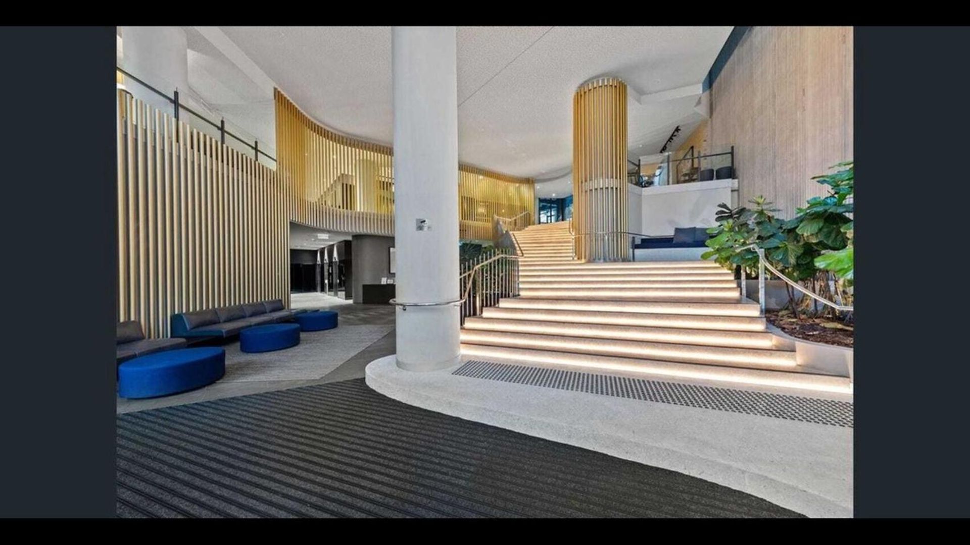 Luxury Sky-high Cbd With Pool, Gym, Parking *