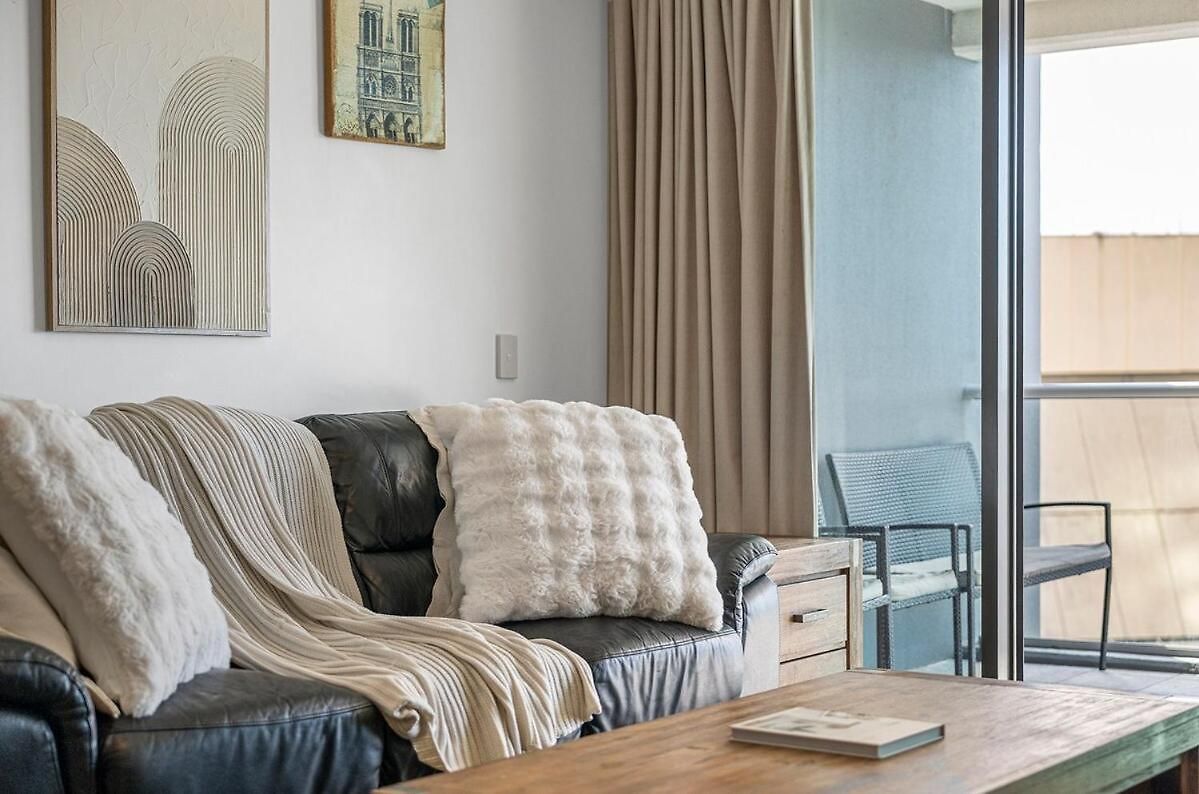 With Stunning River Views Up To 6 Guests And 2 Parking Brisbane