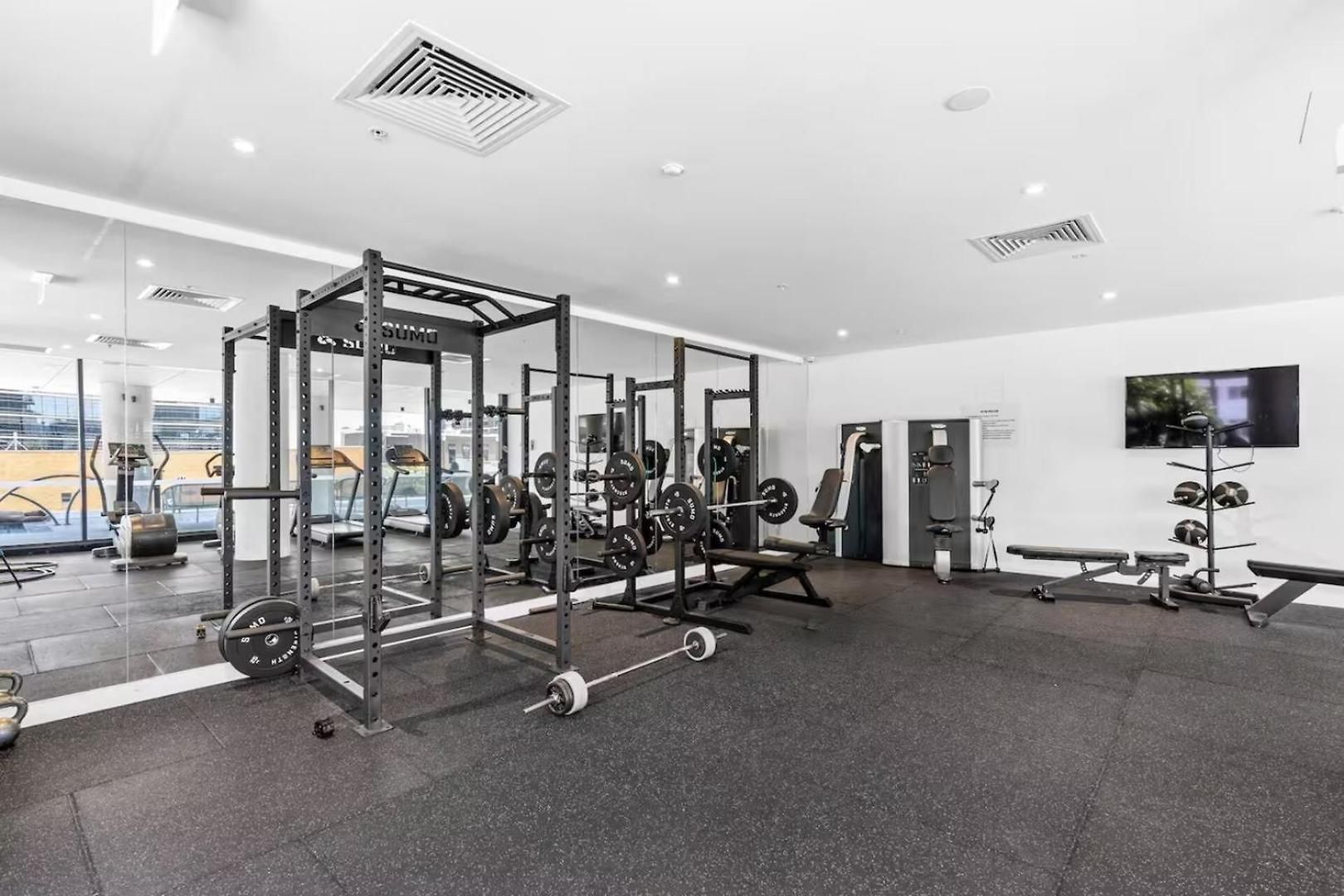 Luxury High-floor 1br Retreat With Balcony *