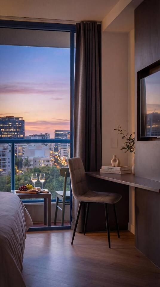Modern Cbd W/ Balcony Views | Pool & Gym *