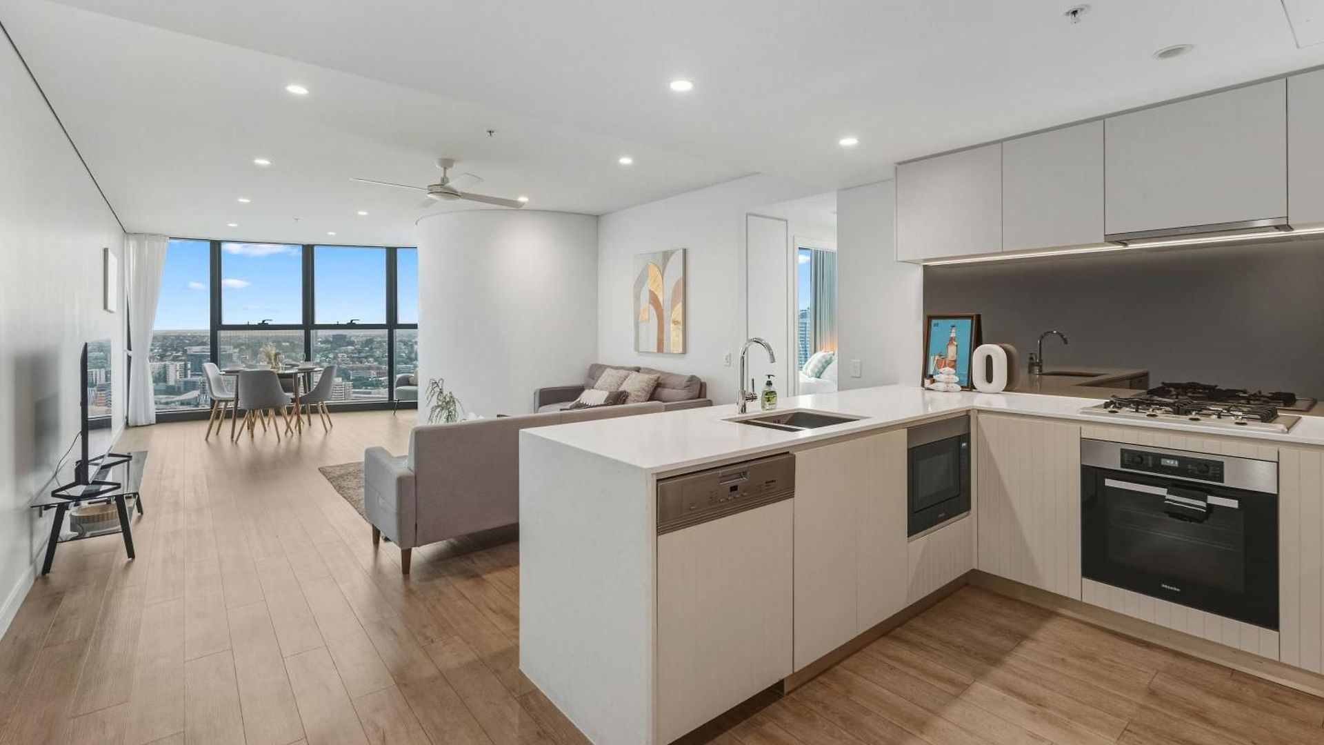 Apartment 2b2b High Floor With Riverview & Parking