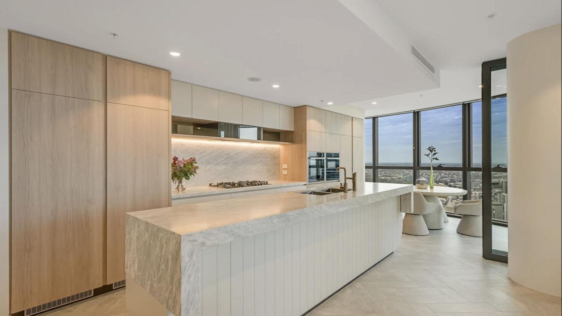 Cloud Nine | Designer Views On Level 61 Apartment Brisbane