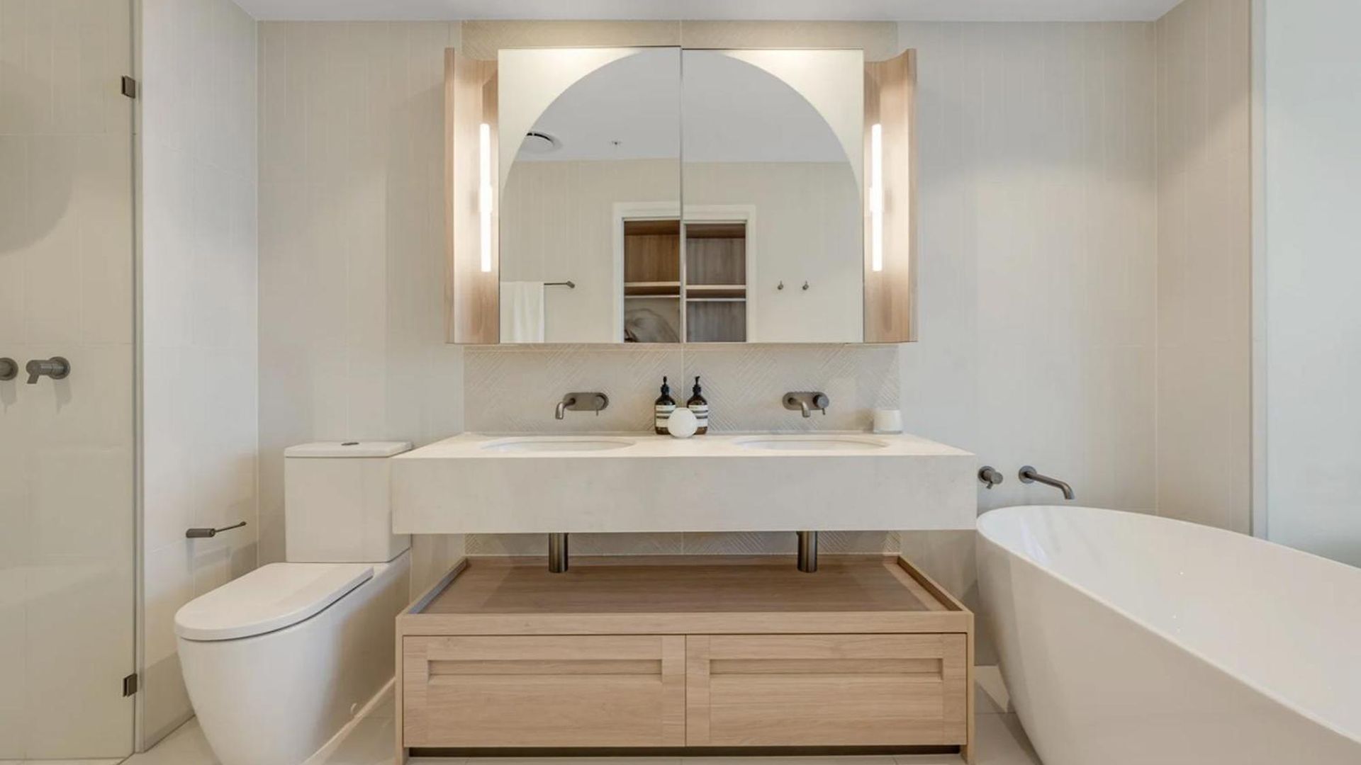 Apartment Cloud Nine | Designer Views On Level 61 Brisbane