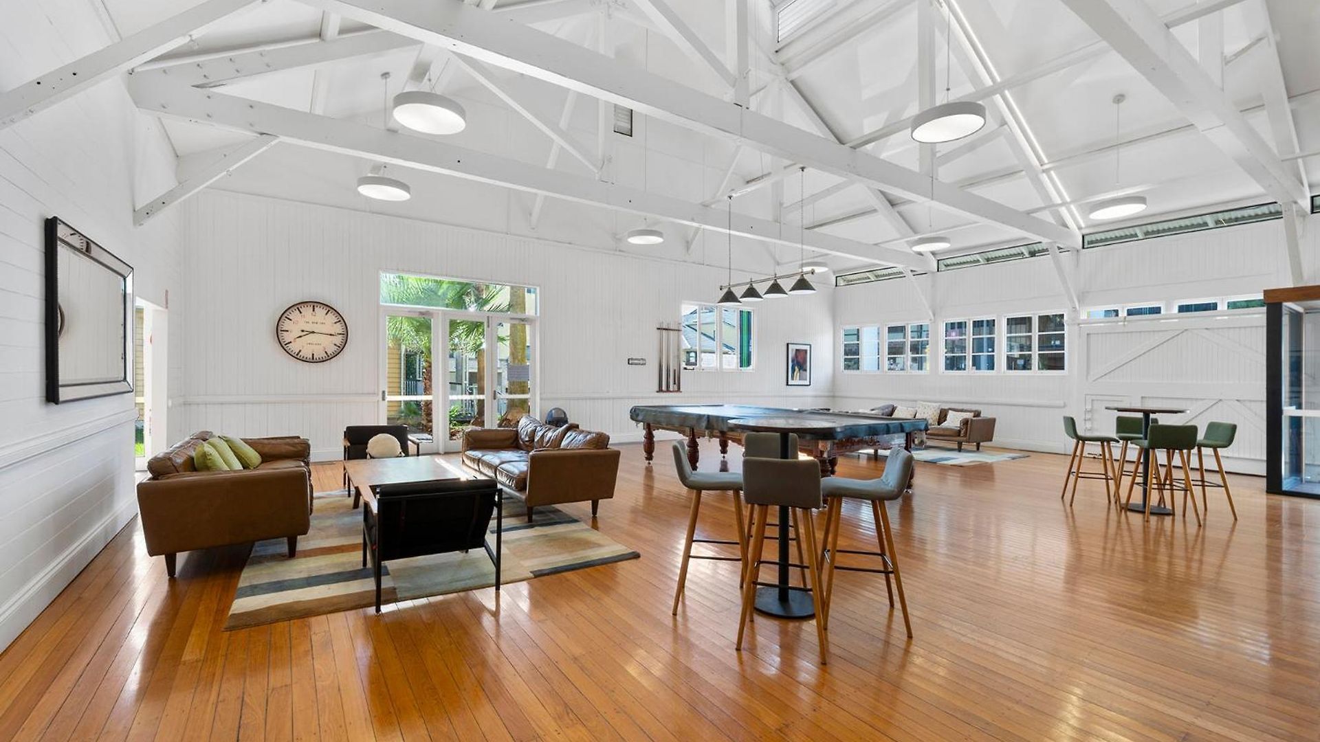Penthouse Sleeps 8 - Cbd Views - Pools- Games - Baby