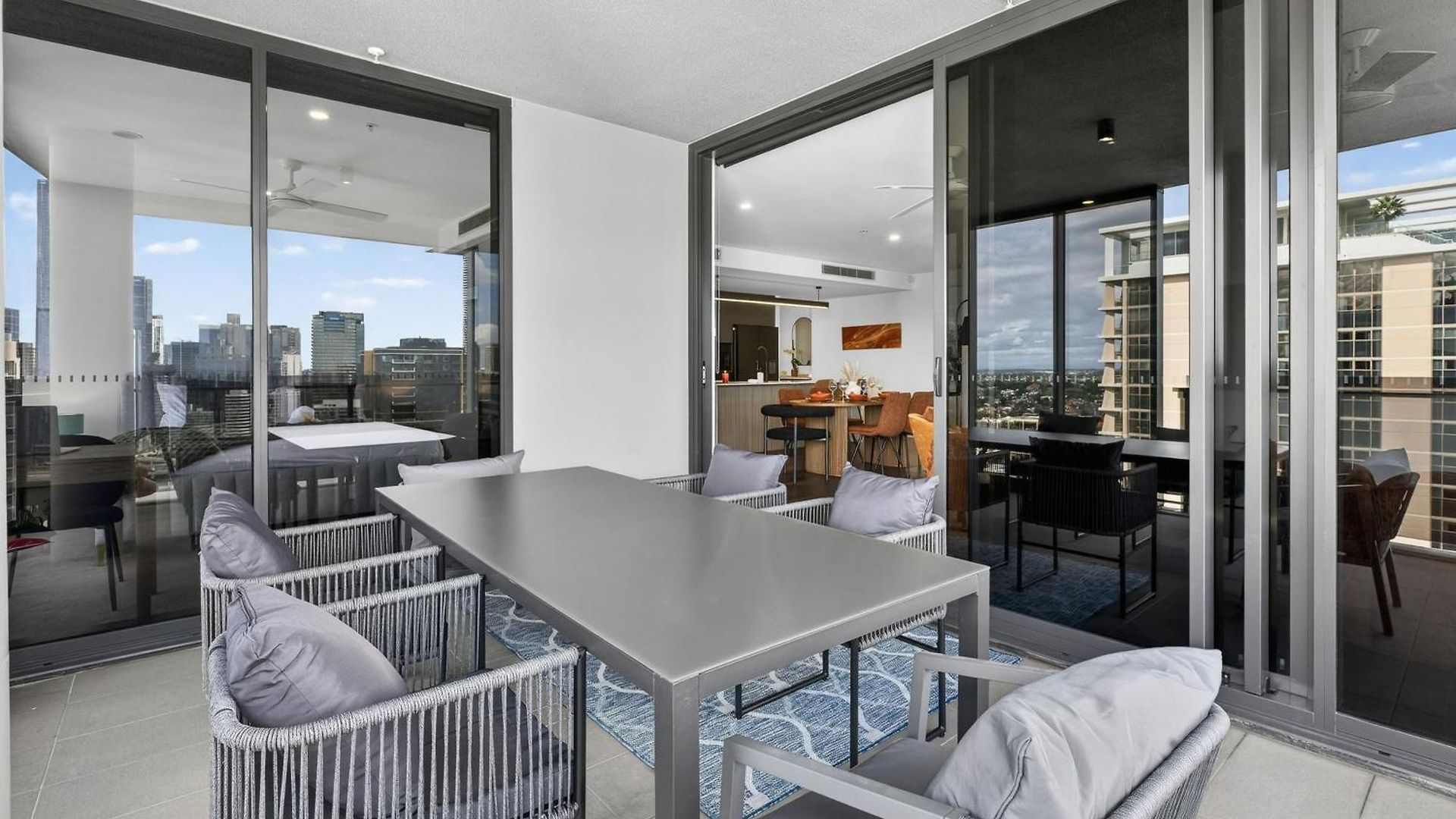 Apartment 31f Premium 3br Skyline River Views One