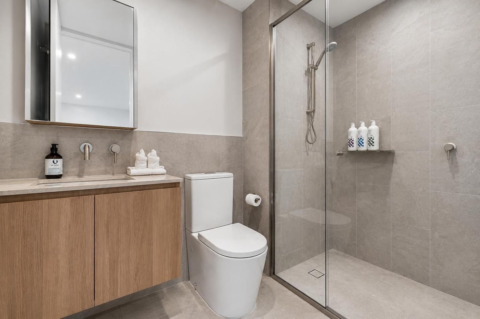 Riverside Modern 2br East With Parking Brisbane