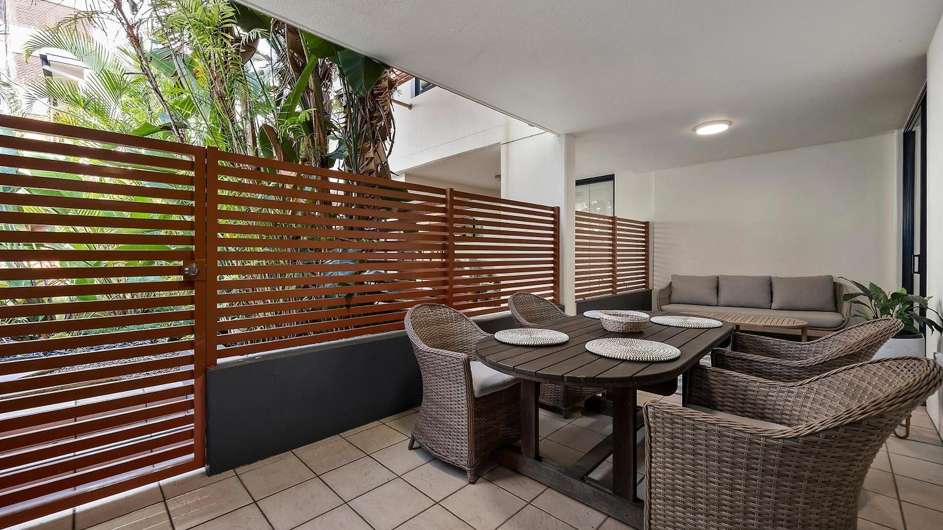 Resort-style 3br River And Hosp Parking And Pool Apartment
