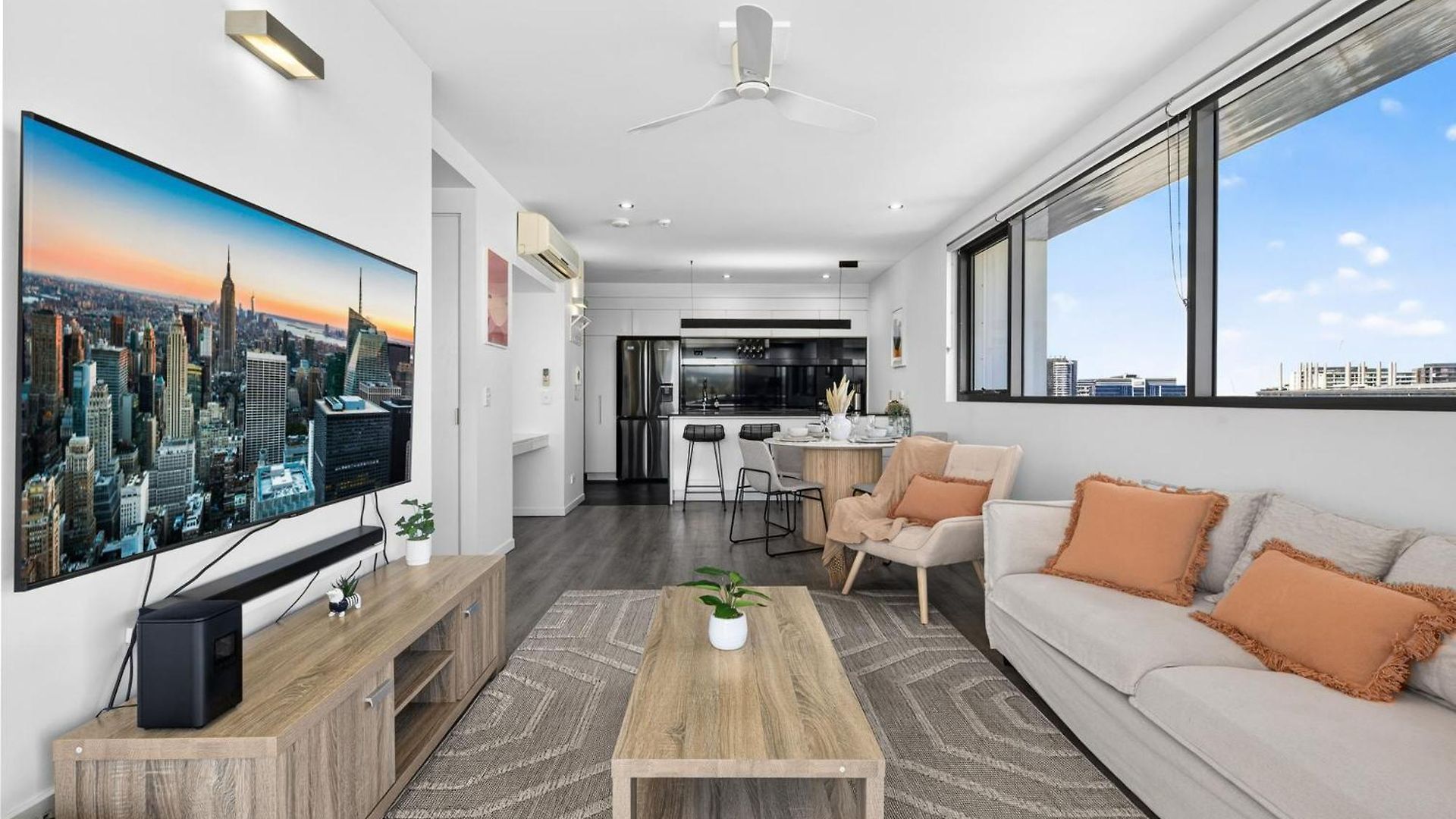 Luxury 2bed2bath With Pool, Parking, Gym And Views Apartment *
